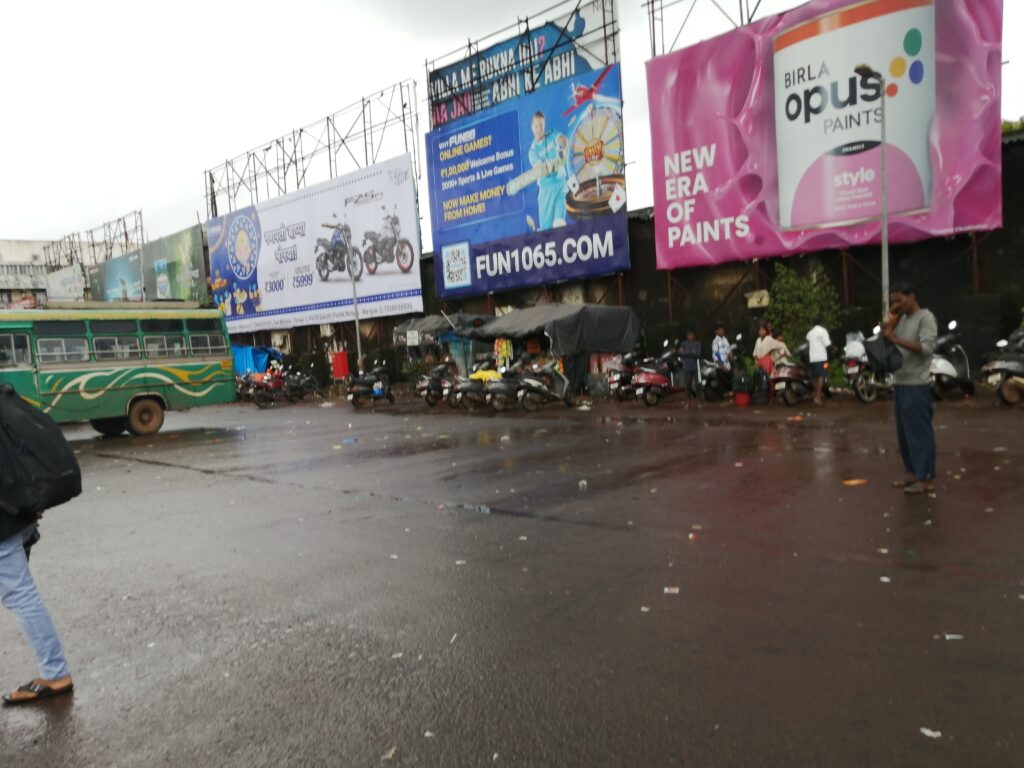 インドのゴア・マプサのローカル路線バスステーション