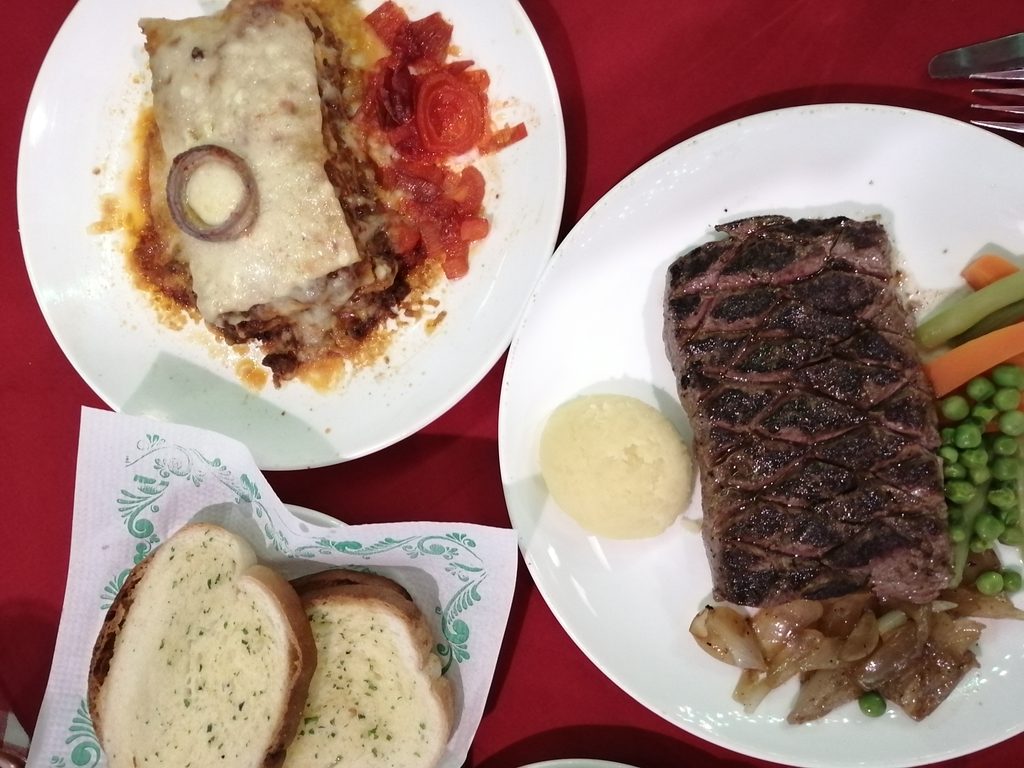 バンガロールで食べたシャトーブリアンとラザニア