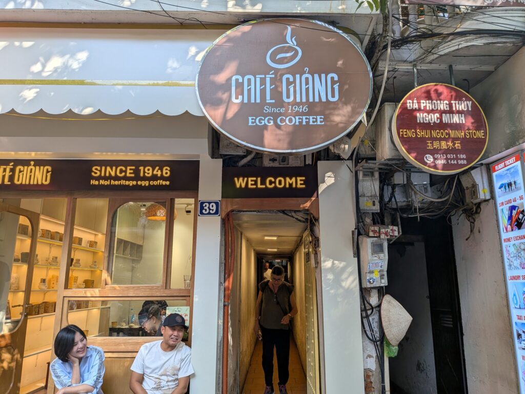 ベトナムハノイにあるエッグコーヒー
発祥のカフェ屋「CAFE GIANG」